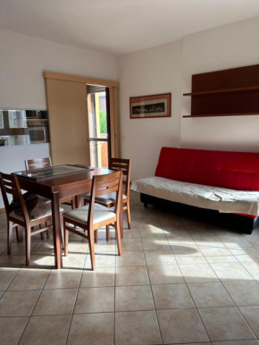 Appartamento comodo a stazione autostrada ed autodromo, 5 posti letto con garage